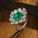 Lade Bild in die Galerieansicht, Flower Cluster 4 Ct Lab Emerald Engagement Ring - LGG Jewelry