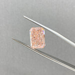 Lade Bild in die Galerieansicht, IGI Certified Radiant Cut 4.5Ct Fancy Intense Pink Lab Diamond VS2 Clarity - LGG Jewelry
