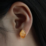 Lade Bild in die Galerieansicht, Irregular Raw Crystal Earrings - LGG Jewelry