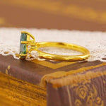 Lade Bild in die Galerieansicht, Kite Cut Green Moissanite Cluster Engagement Ring - LGG Jewelry