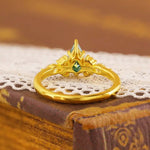 Lade Bild in die Galerieansicht, Kite Cut Green Moissanite Cluster Engagement Ring - LGG Jewelry