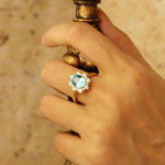 Lade Bild in die Galerieansicht, Luna Halo Oval Cut Lab Paraiba engagement ring - LGG Jewelry