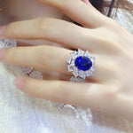Lade Bild in die Galerieansicht, Luxury 5 Ct Oval Lab Blue Sapphire Cluster Engagement Ring - LGG Jewelry