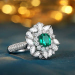 Lade Bild in die Galerieansicht, Luxury Cluster 0.73 Ct Cushion Lab Emerald Half Pave Engagement Ring - LGG Jewelry
