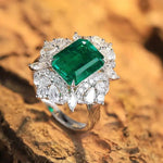 Lade Bild in die Galerieansicht, Luxury Cluster 3 Ct Lab Emerald Four Prongs Engagement Ring - LGG Jewelry