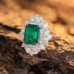 Lade Bild in die Galerieansicht, Luxury Cluster 3 Ct Lab Emerald Four Prongs Engagement Ring - LGG Jewelry