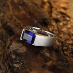 Lade Bild in die Galerieansicht, Minimalistic 3.5 Ct Emerald Cut Lab Blue Sapphire Half Bezel Wedding Ring For Men - LGG Jewelry