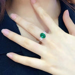 Lade Bild in die Galerieansicht, Oval Cut Lab Emerald Three-Stone Engagement Ring - LGG Jewelry