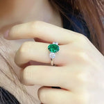 Lade Bild in die Galerieansicht, Oval Cut Lab Emerald Three-Stone Engagement Ring - LGG Jewelry