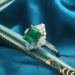 Lade Bild in die Galerieansicht, Pear Cluster 4 Ct Asscher Cut Lab Emerald Golden Four Prongs Engagement Ring - LGG Jewelry