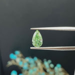 Charger et lire la vidéo dans la visionneuse de galerie, Diamant de laboratoire vert intense de 1,22 ct, taille poire, certifié IGI, pureté VS1 
