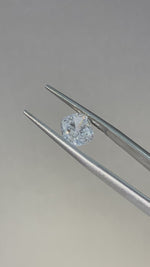 Charger et lire la vidéo dans la visionneuse de galerie, Diamant de laboratoire rose intense de 1,05 ct à taille ovale certifié IGI, pureté VS1 

