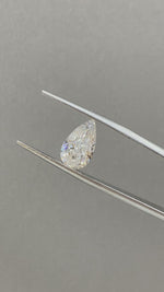 Load and play video in Gallery viewer, Pear Cut Lab Diamond 2.313 Ct G SI1
