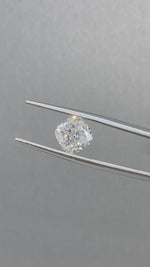 Charger et lire la vidéo dans la visionneuse de galerie, Diamant de laboratoire rose intense de 1,05 ct à taille ovale certifié IGI, pureté VS1 
