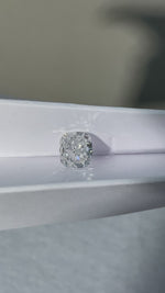 Charger et lire la vidéo dans la visionneuse de galerie, Diamant de laboratoire rose intense de 1,05 ct à taille ovale certifié IGI, pureté VS1 
