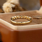 Lade Bild in die Galerieansicht, 半圈圆形钻石包镶花边结婚戒指 - LGG Jewelry