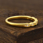 Lade Bild in die Galerieansicht, Scalloped Round Cut Lab Diamond Wedding Band - LGG Jewelry