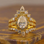 Lade Bild in die Galerieansicht, Sparkling Trio 2 Ct Oval Cut Lab Diamond Bridal Ring Set - 3pcs - LGG Jewelry