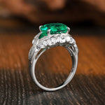 Lade Bild in die Galerieansicht, Twist Band 3.5 Ct Lab Emerald Engagement Ring - LGG Jewelry