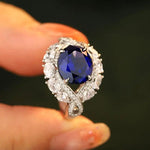 Lade Bild in die Galerieansicht, Twist Band 4.8 Ct Lab Blue Sapphire Engagement Ring - LGG Jewelry