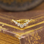 Lade Bild in die Galerieansicht, V-Shaped Graduating Round Cut Lab Diamond Contour Band - LGG Jewelry
