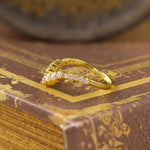 Lade Bild in die Galerieansicht, V-Shaped Graduating Round Cut Lab Diamond Contour Band - LGG Jewelry
