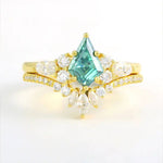 Lade Bild in die Galerieansicht, Vintage Cluster Kite Cut Green Moissanite Bridal Ring Set - 2pcs - LGG Jewelry